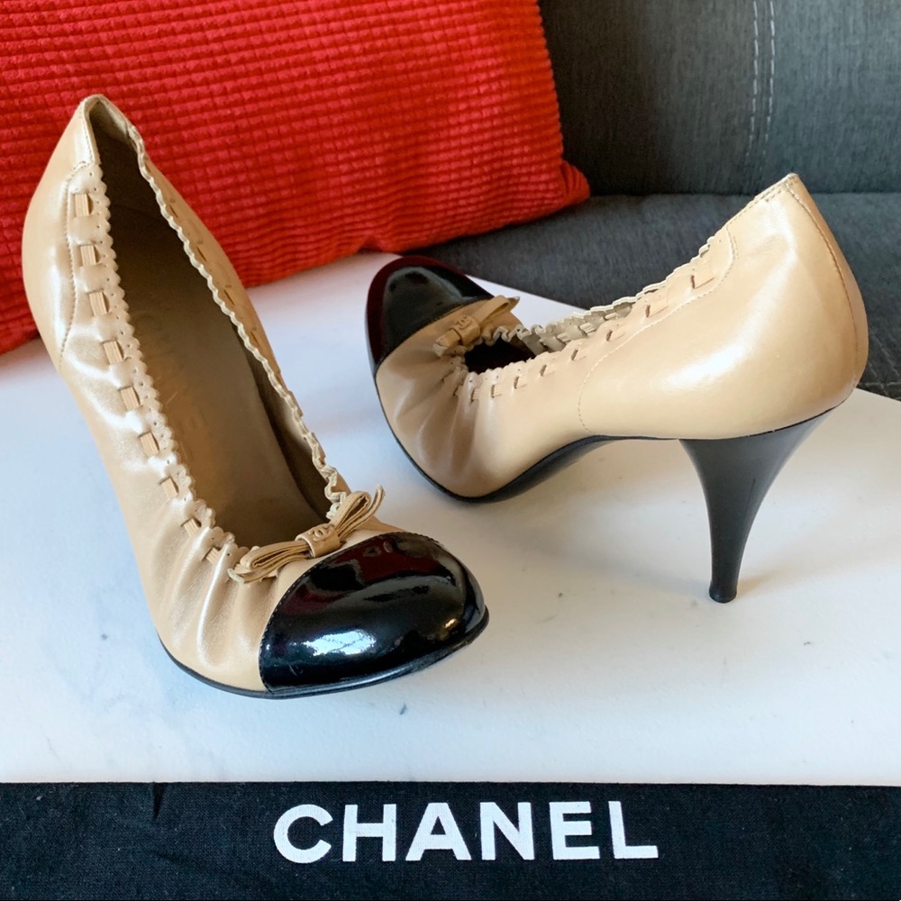 CHANEL Cap Toe Ballet Bow Heel / Pumps
